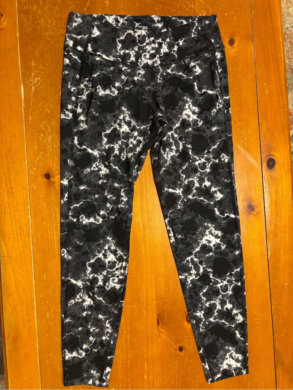 Old Navy Black & White Marble-Effect Women’s Leggings